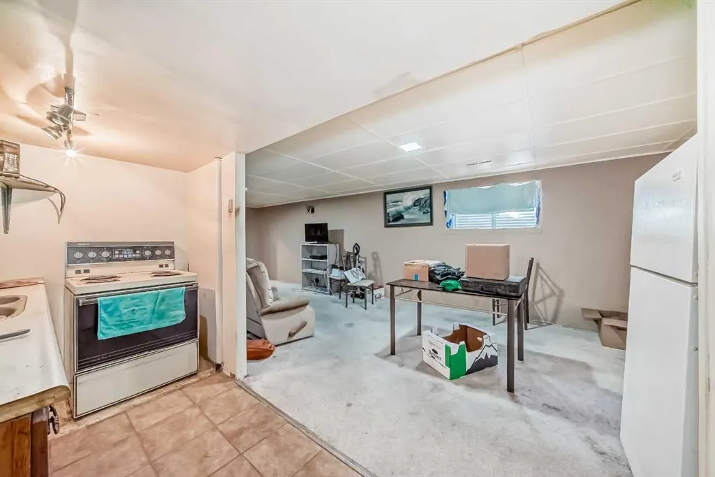 808 Avonlea Place SE