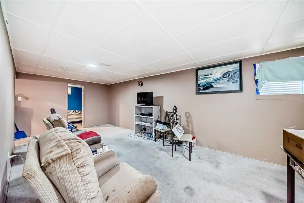 808 Avonlea Place SE