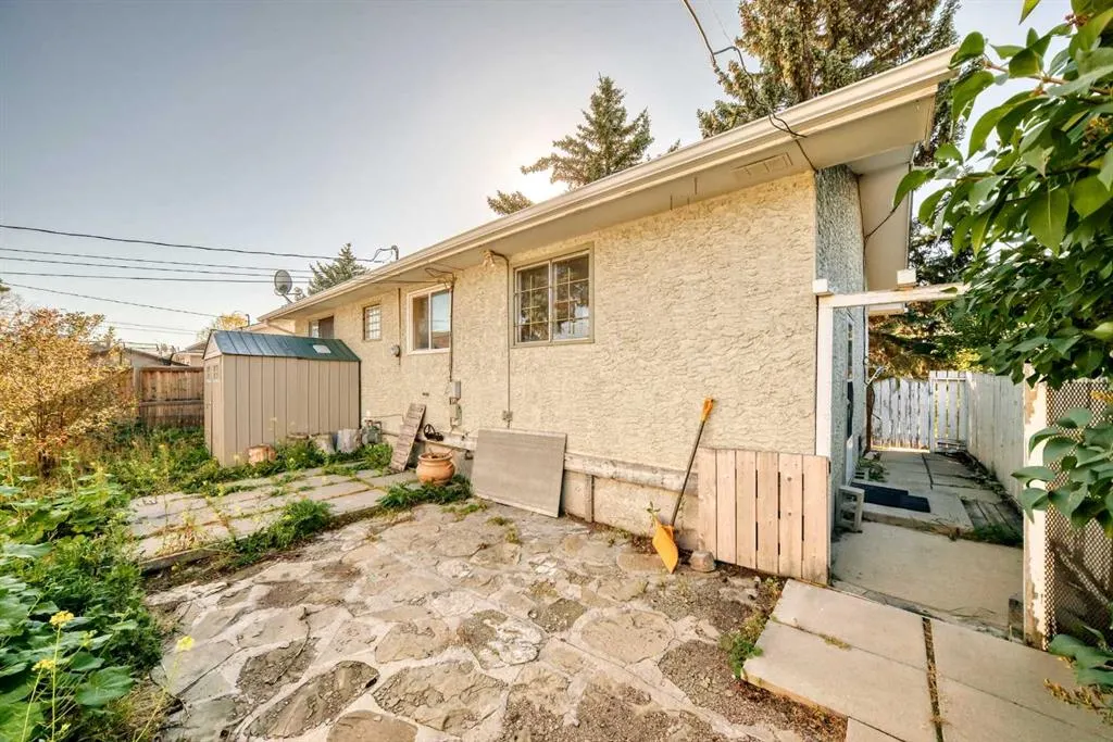 808 Avonlea Place SE