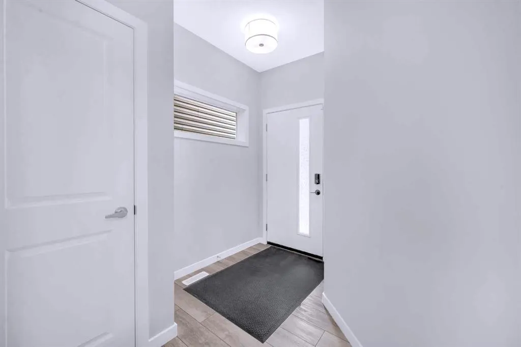 154 Silver Spruce Grove SW