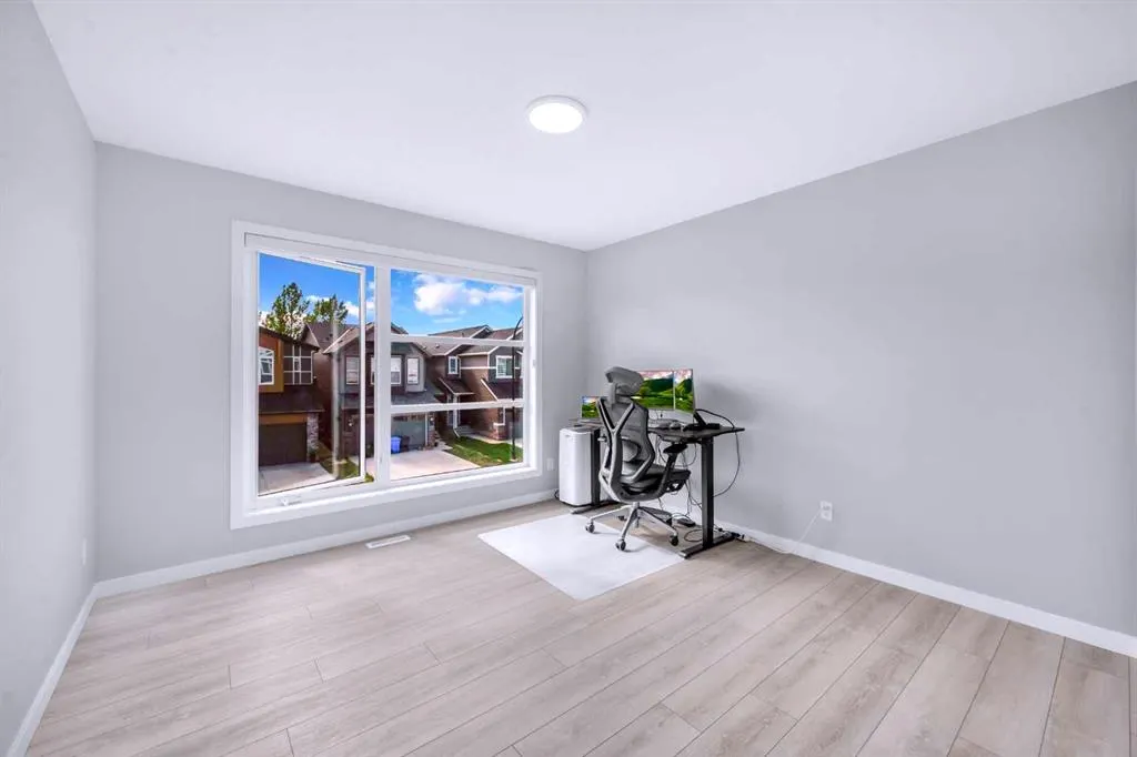 154 Silver Spruce Grove SW