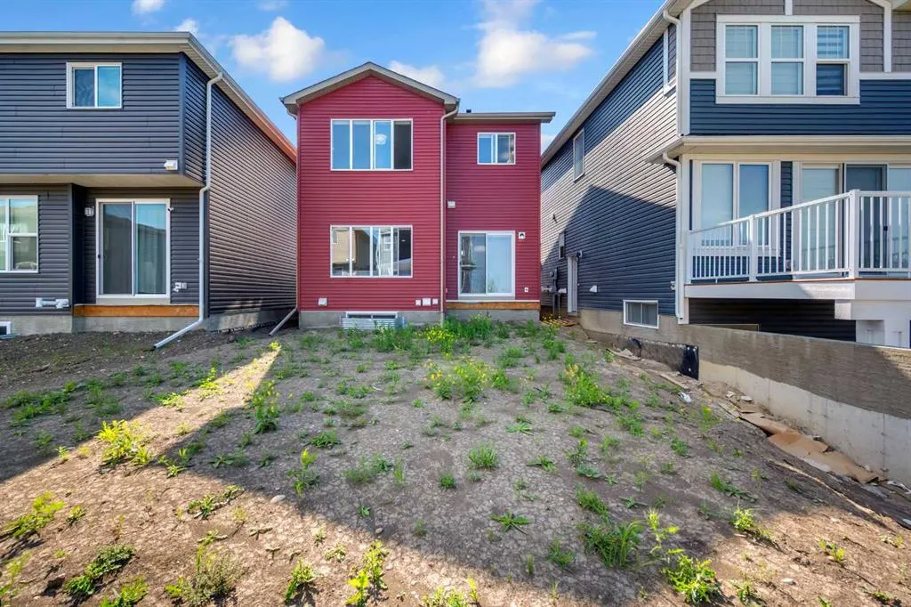 154 Silver Spruce Grove SW