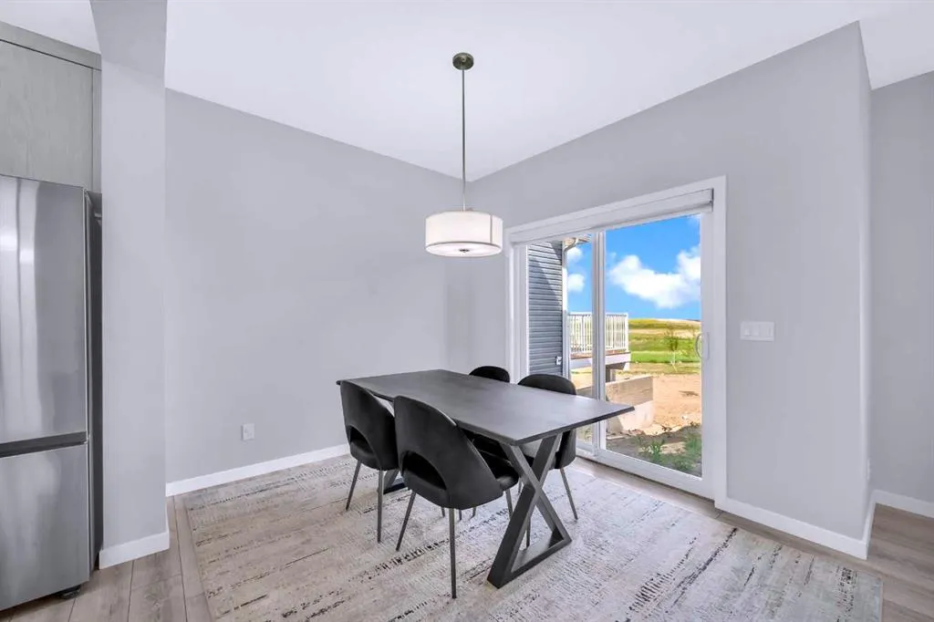 154 Silver Spruce Grove SW