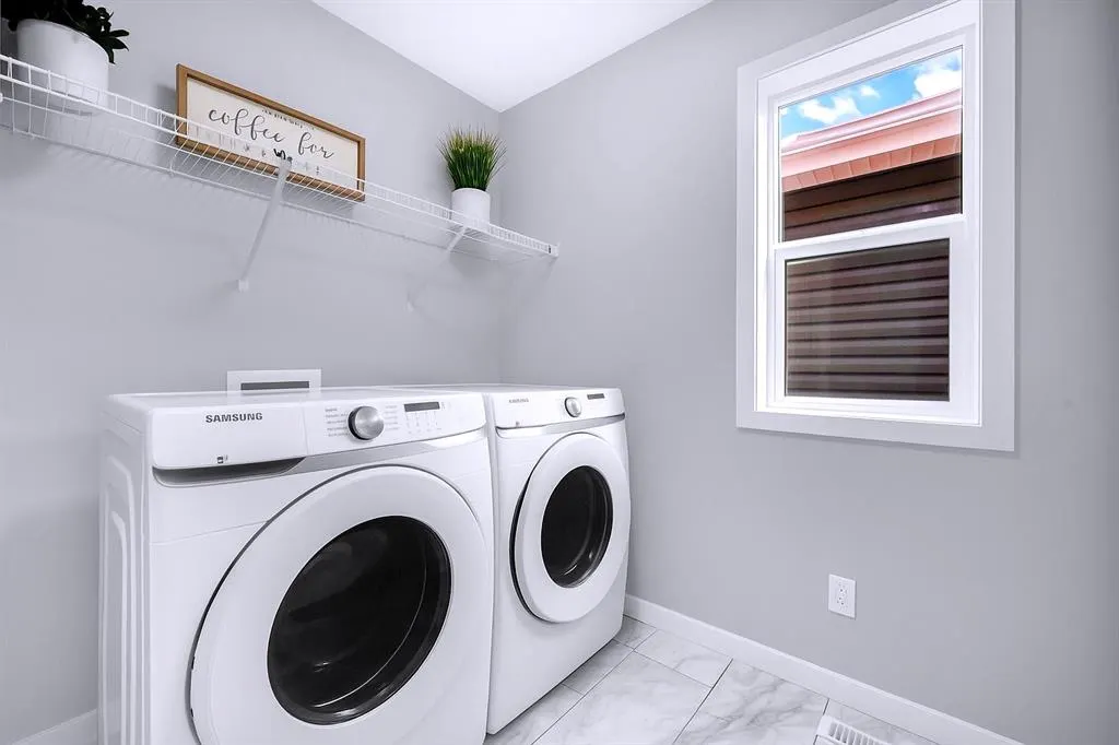 154 Silver Spruce Grove SW