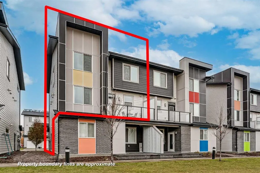 130 Redstone Walk NE, #203