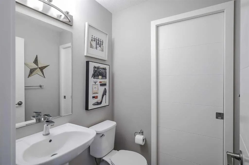 130 Redstone Walk NE, #203