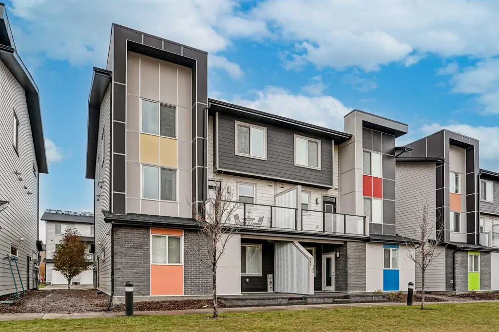 130 Redstone Walk NE, #203