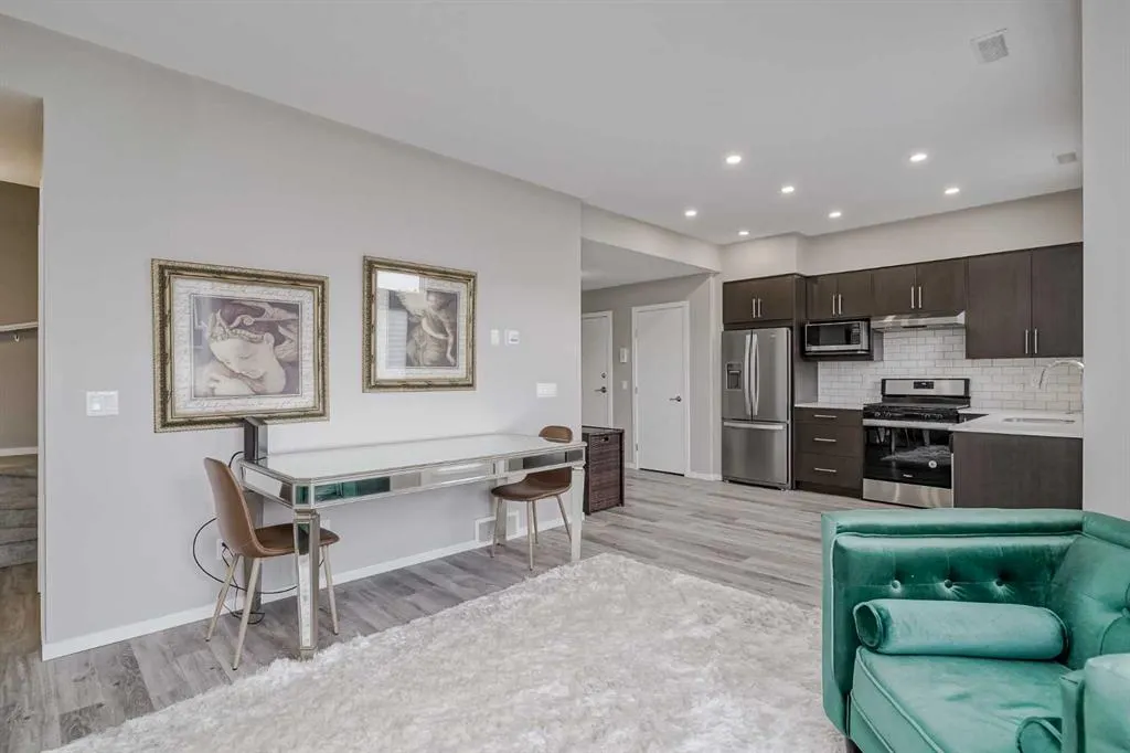 130 Redstone Walk NE, #203