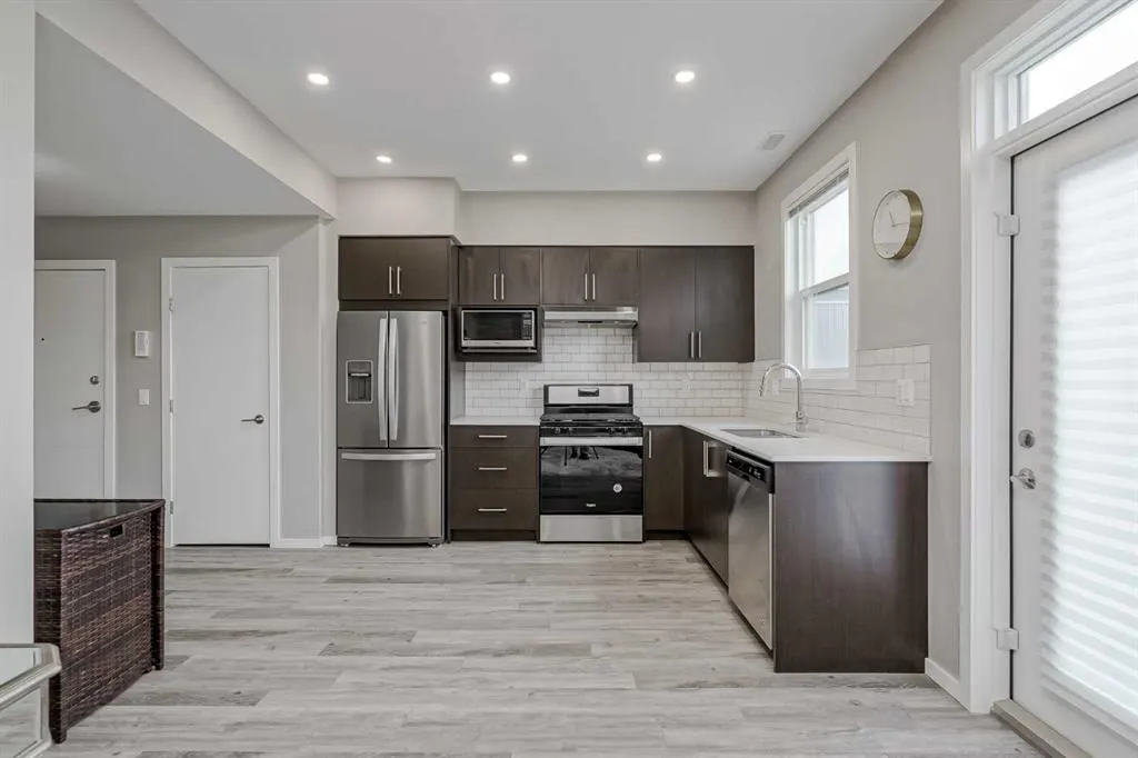 130 Redstone Walk NE, #203