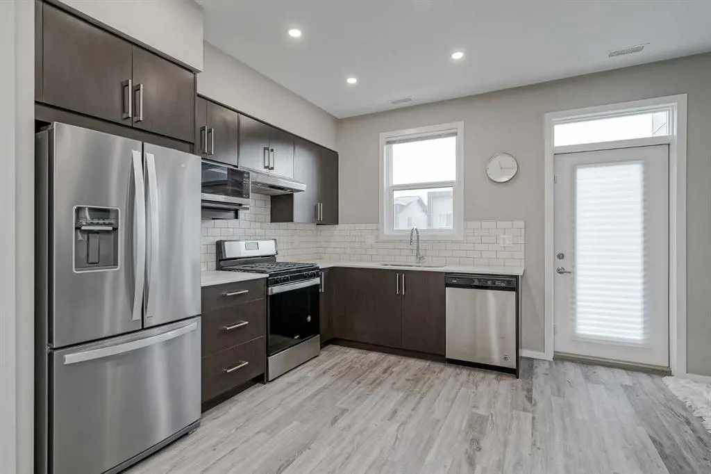 130 Redstone Walk NE, #203