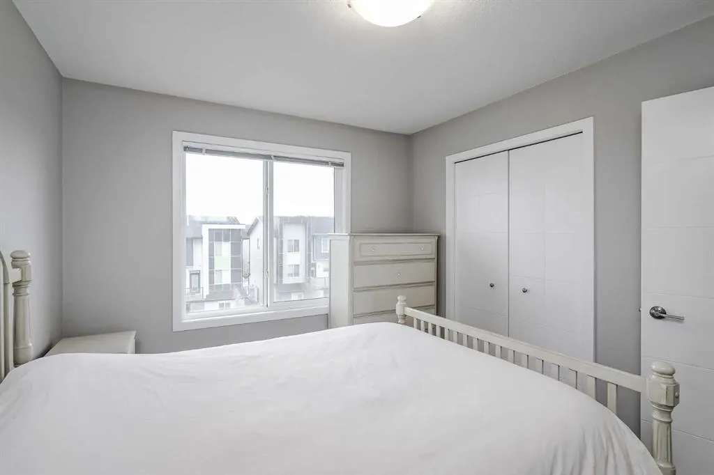 130 Redstone Walk NE, #203