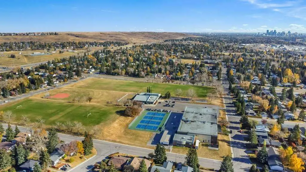 5400 dalhousie Drive NW, #56