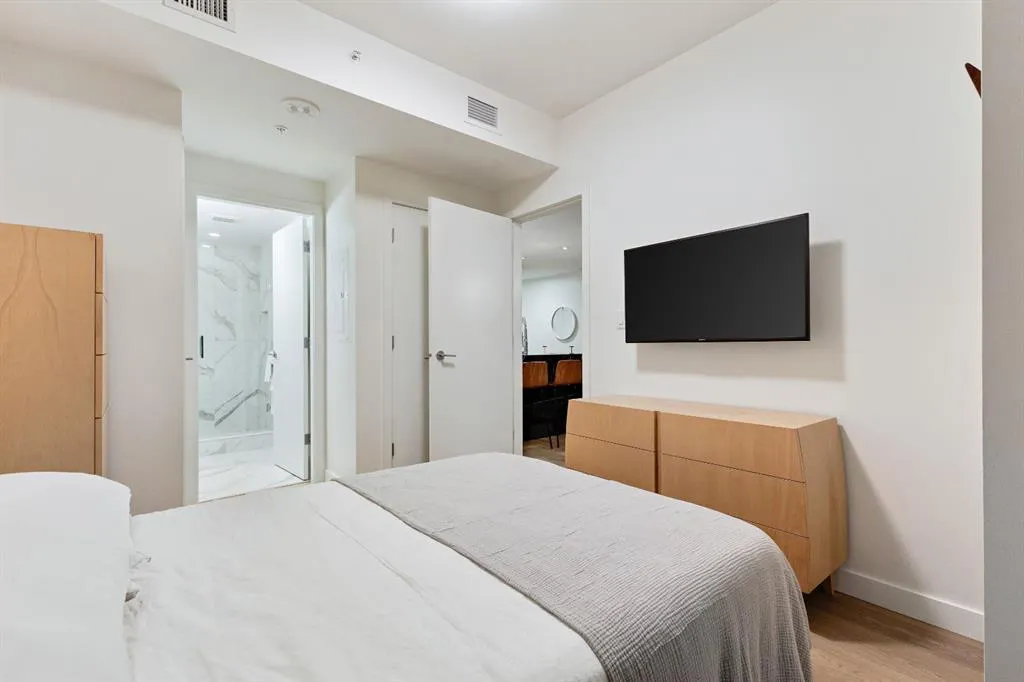 128 Waterfront Court SW, #104