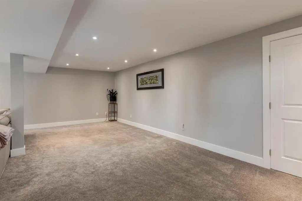 32 Calandar Road NW