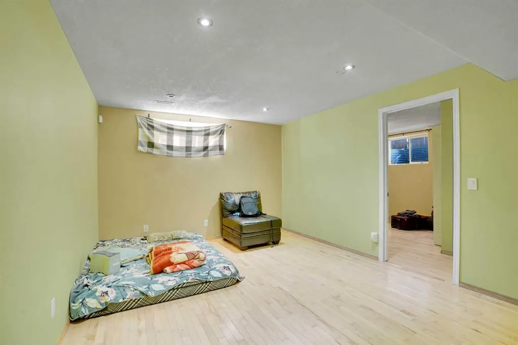 39 Saddleridge Close NE