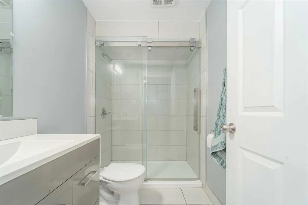 221 Silkstone Road W, #5