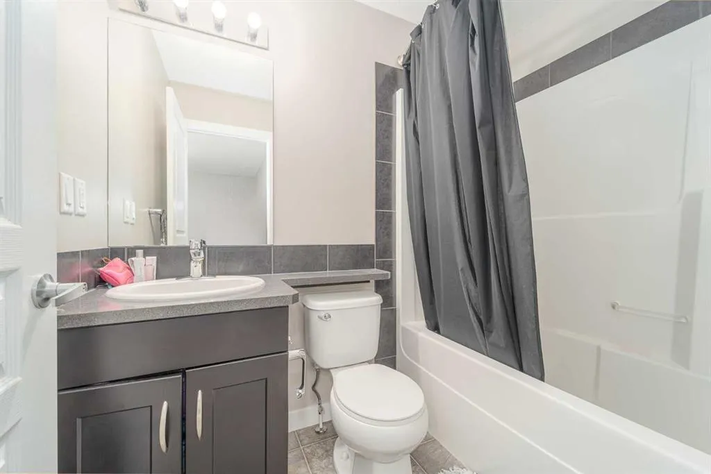 221 Silkstone Road W, #5
