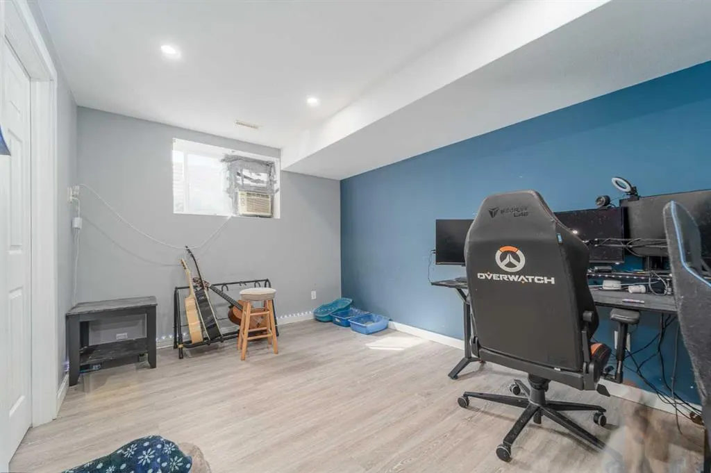 221 Silkstone Road W, #5
