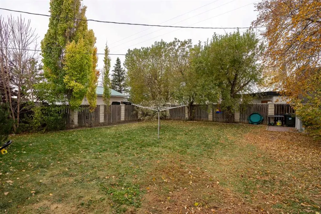 5104 2 Street