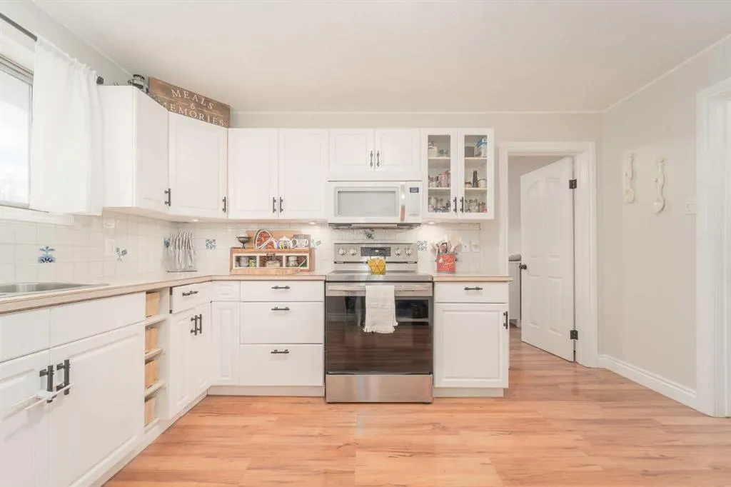 5104 2 Street
