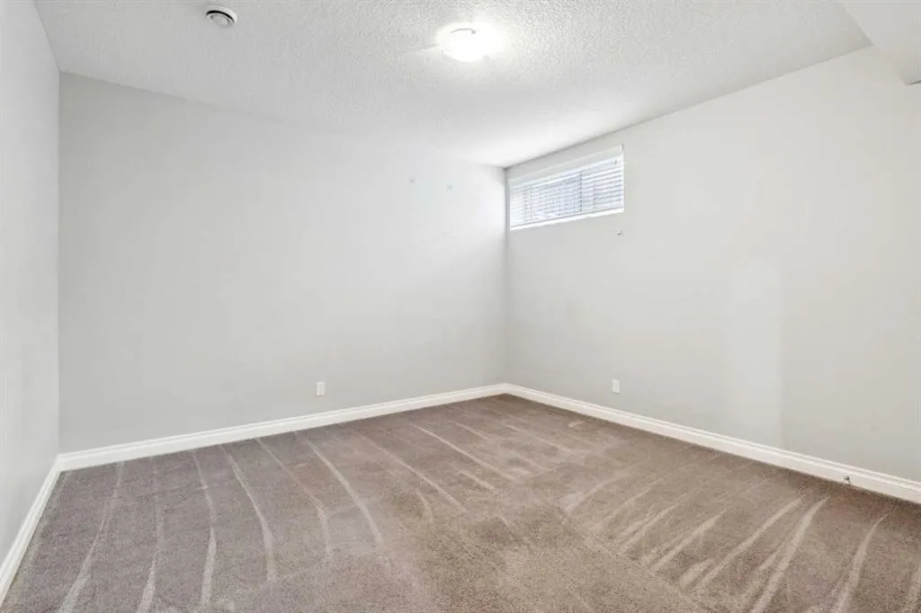 383 Evansglen Drive NW