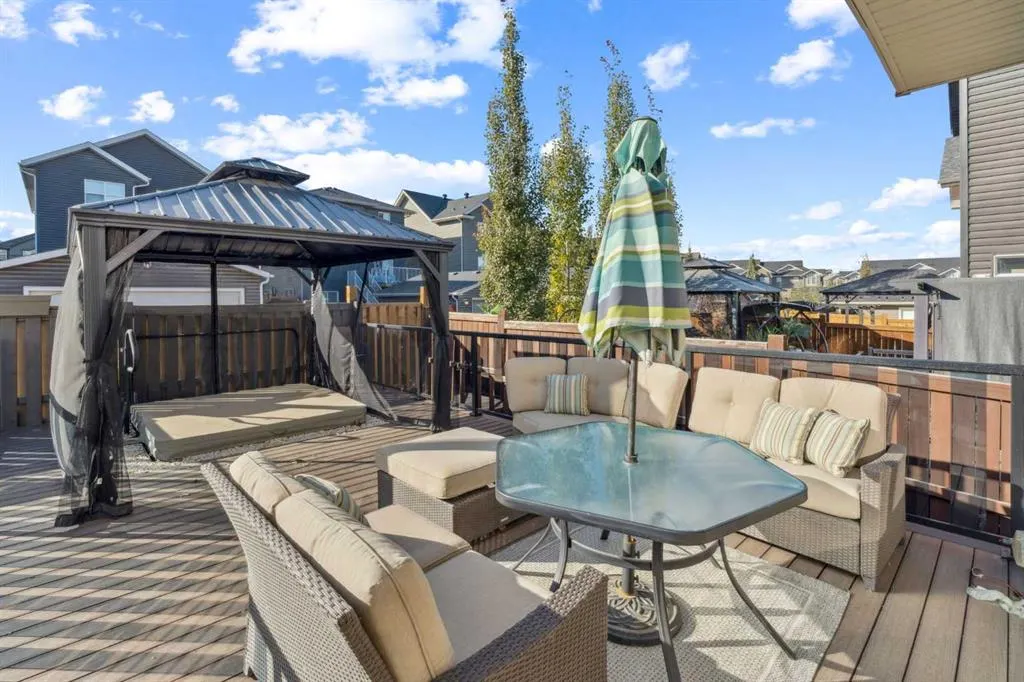 383 Evansglen Drive NW