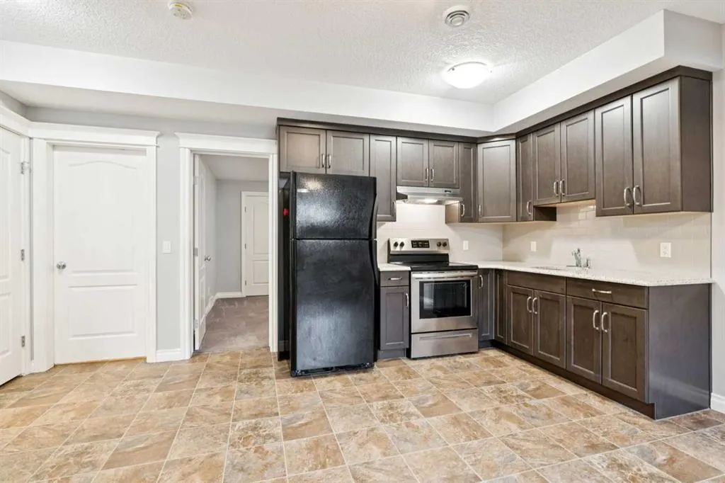 383 Evansglen Drive NW