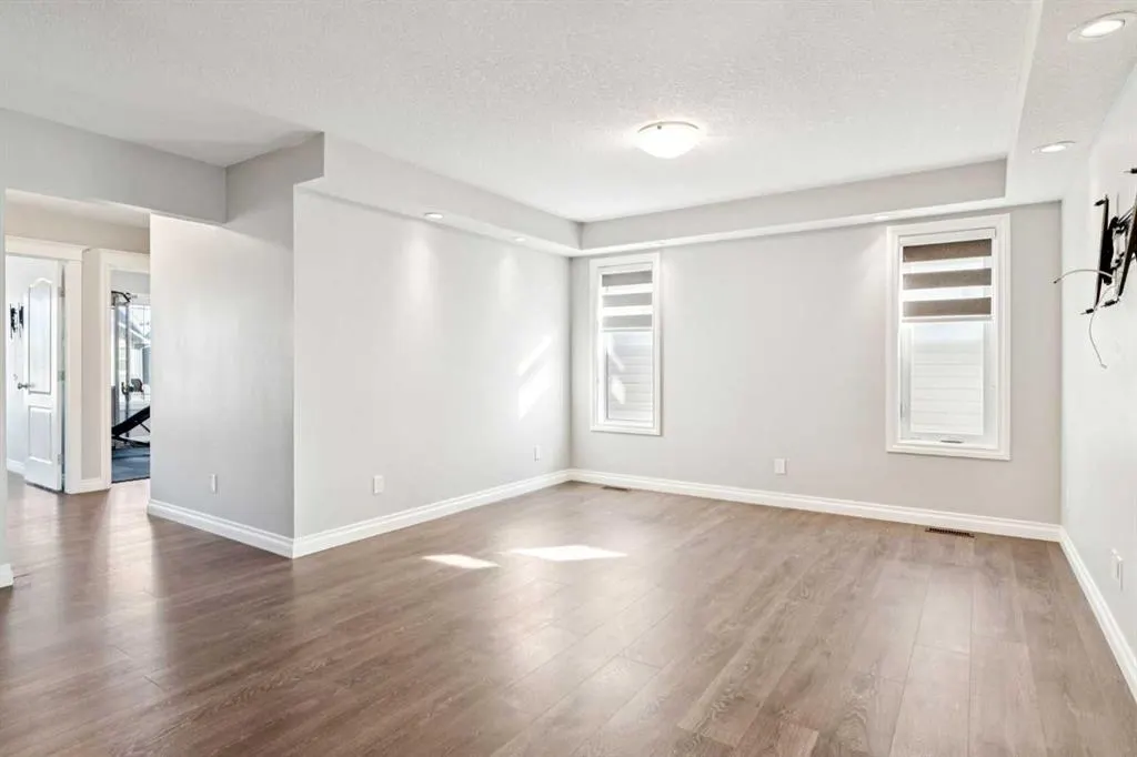383 Evansglen Drive NW