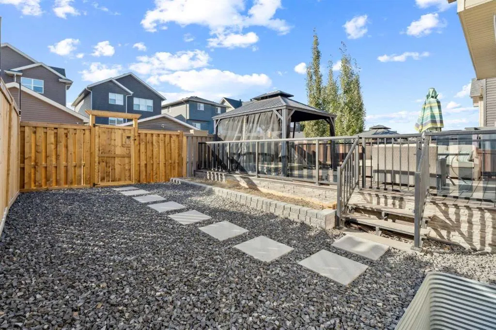 383 Evansglen Drive NW