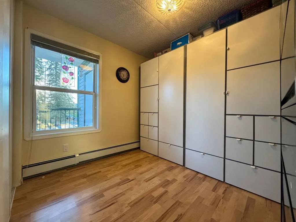 777 48 Street, #208