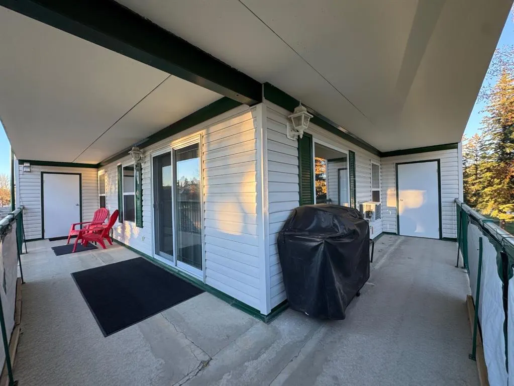 777 48 Street, #208