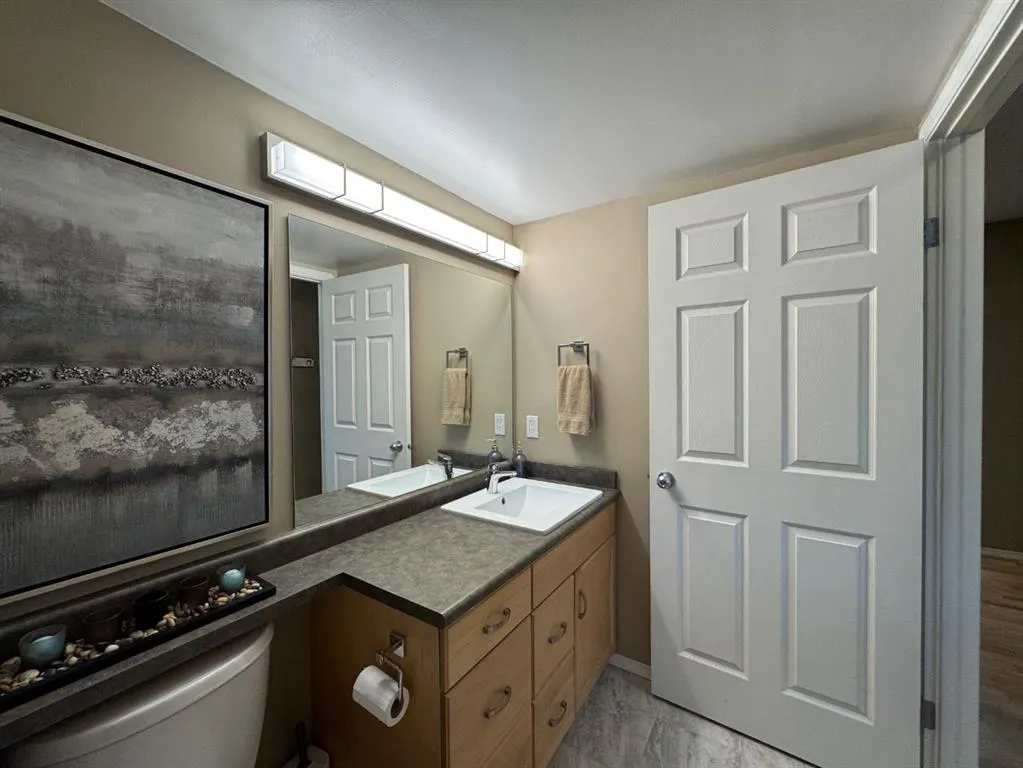 777 48 Street, #208