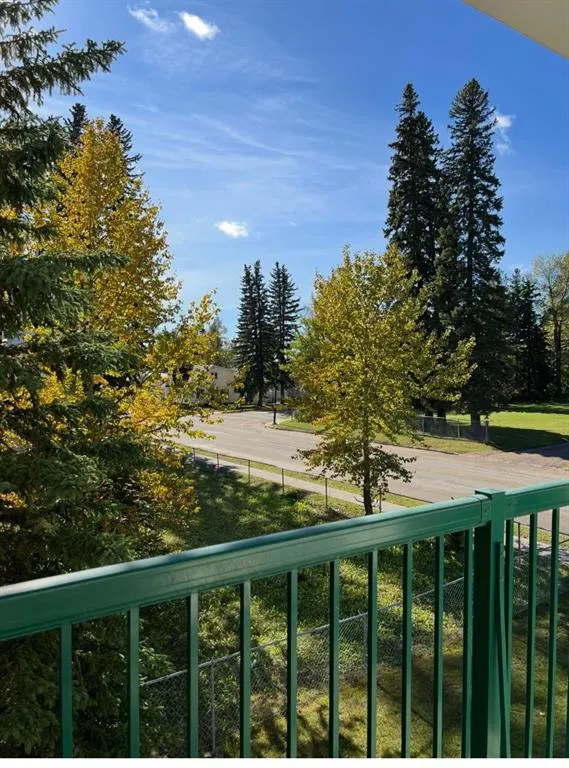 777 48 Street, #208
