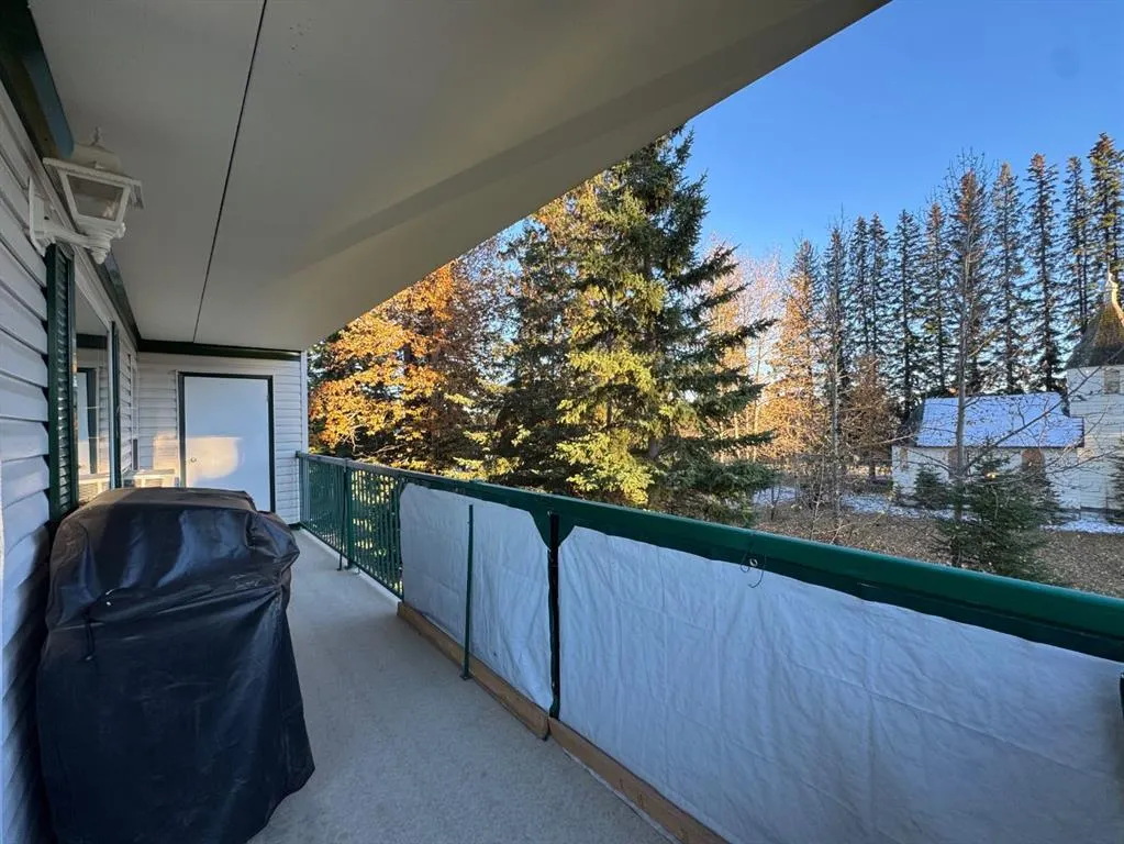 777 48 Street, #208