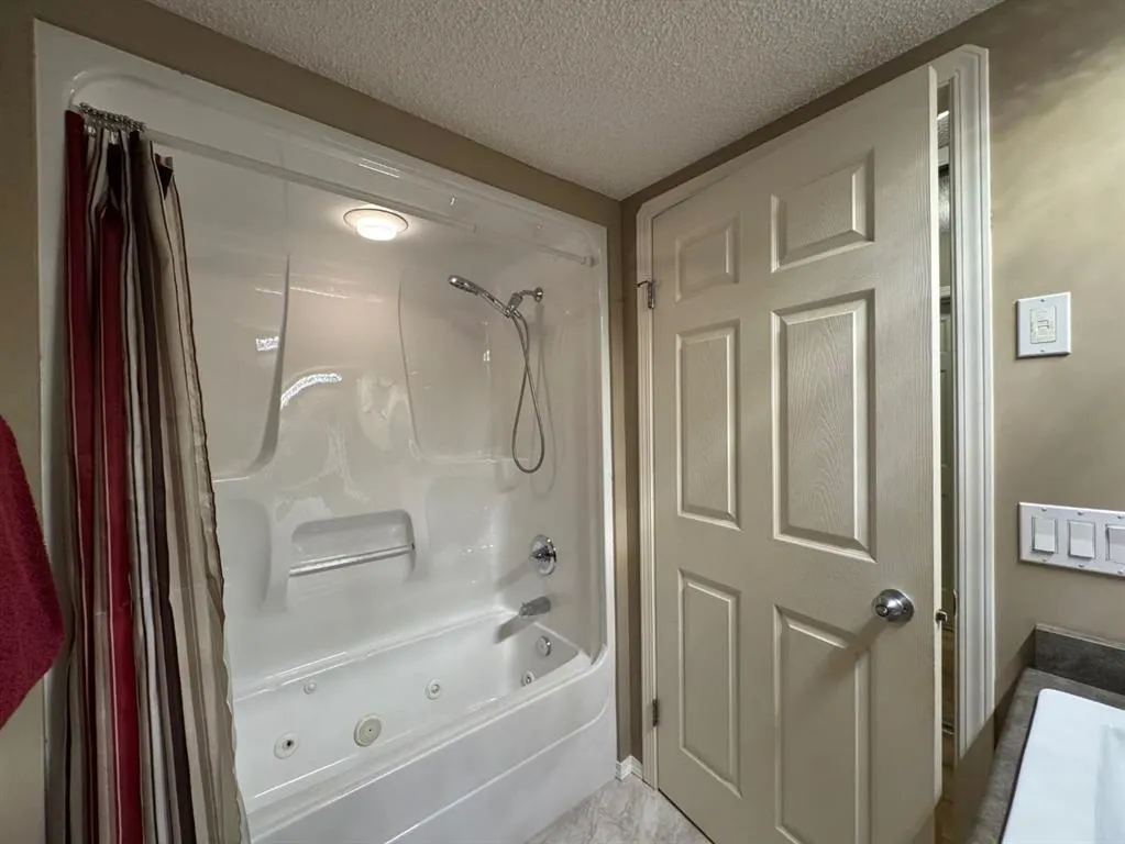777 48 Street, #208