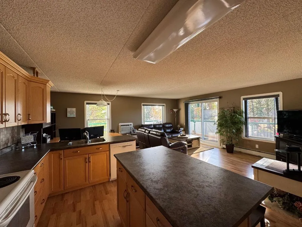 777 48 Street, #208