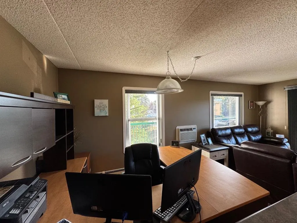 777 48 Street, #208
