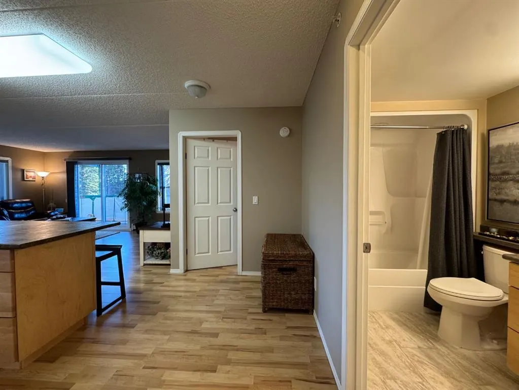 777 48 Street, #208