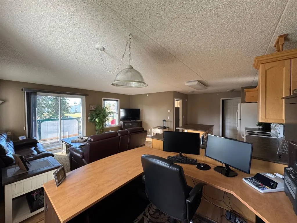 777 48 Street, #208