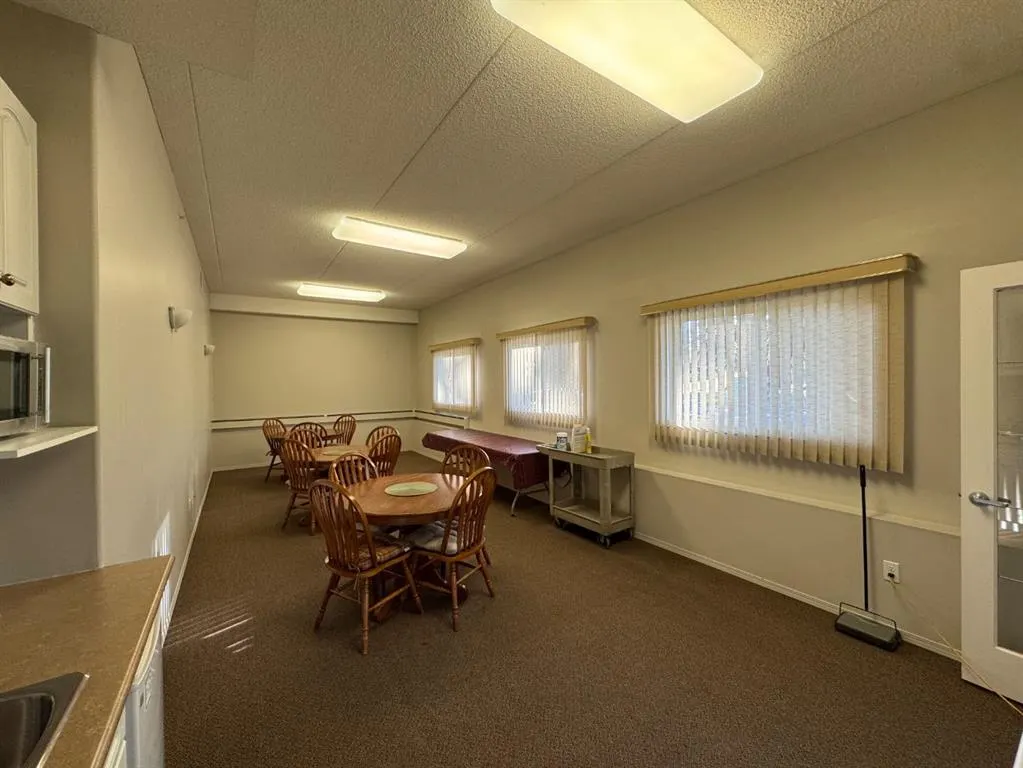 777 48 Street, #208