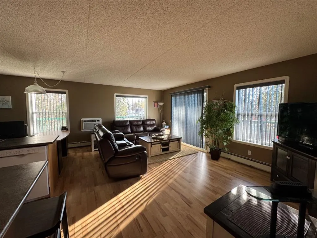 777 48 Street, #208