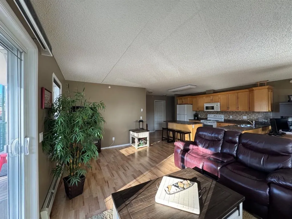 777 48 Street, #208
