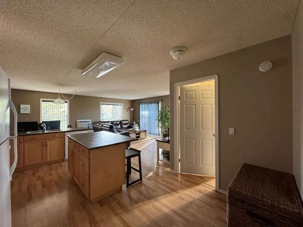 777 48 Street, #208