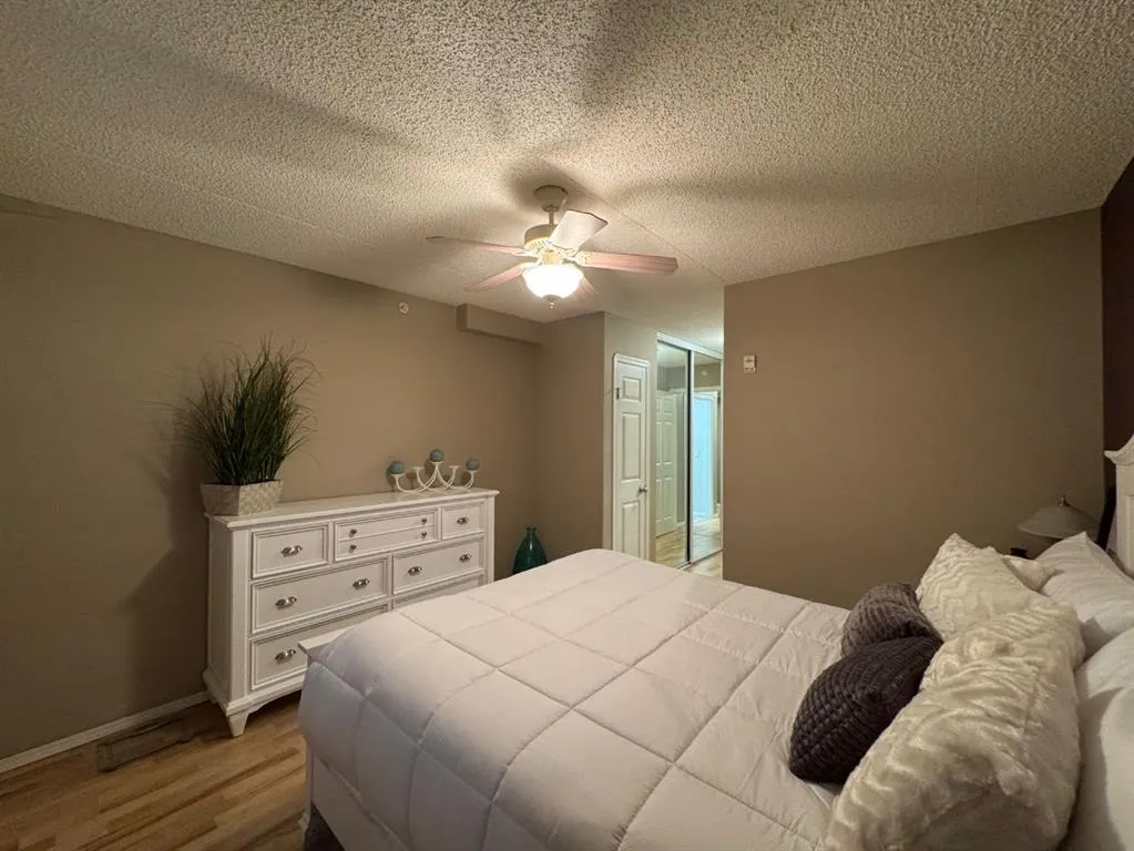 777 48 Street, #208