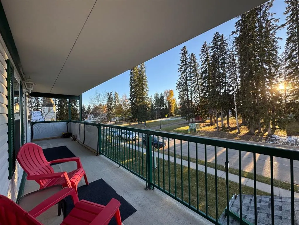 777 48 Street, #208