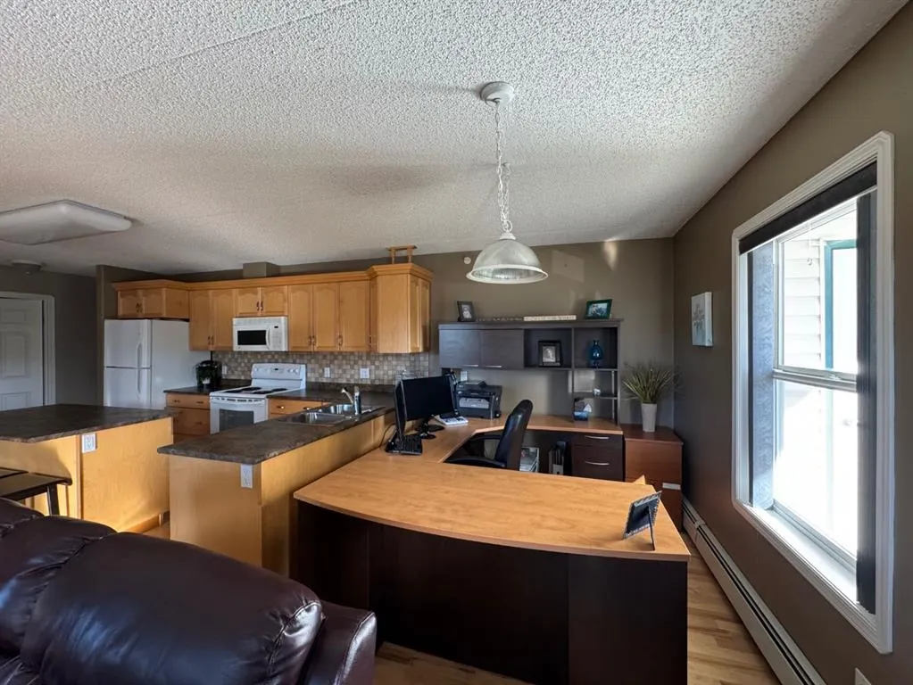 777 48 Street, #208