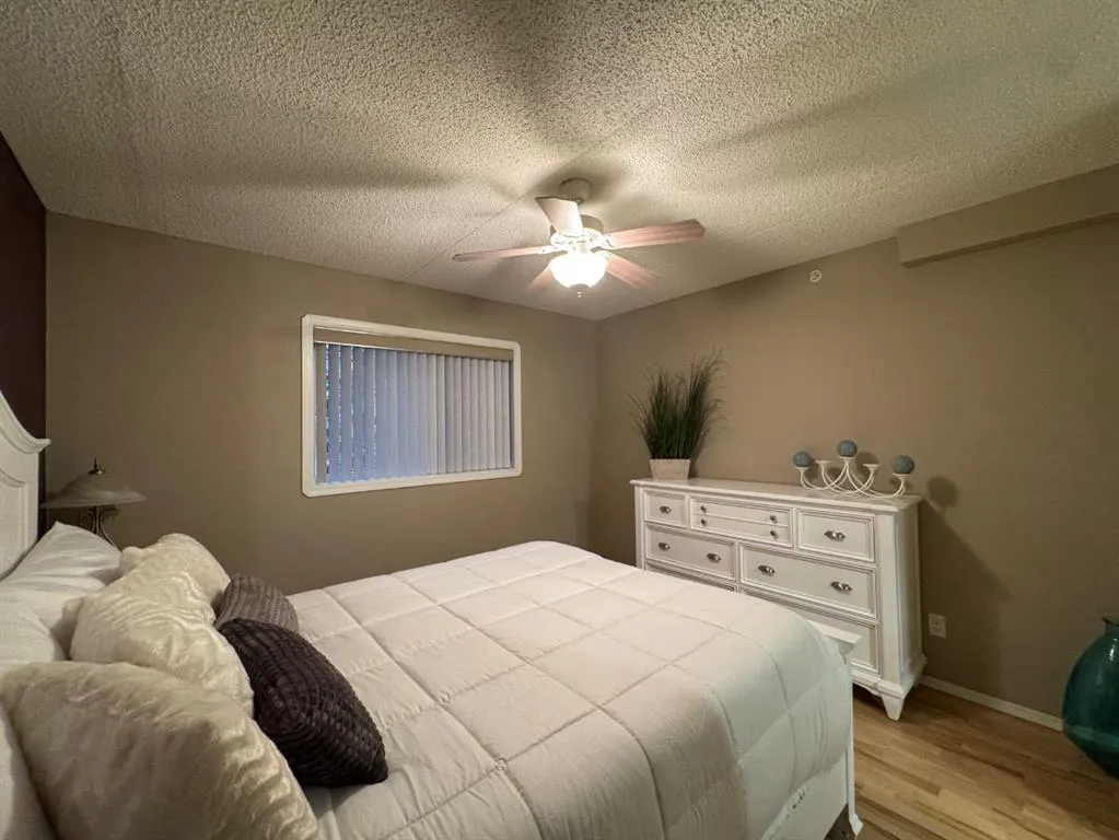 777 48 Street, #208
