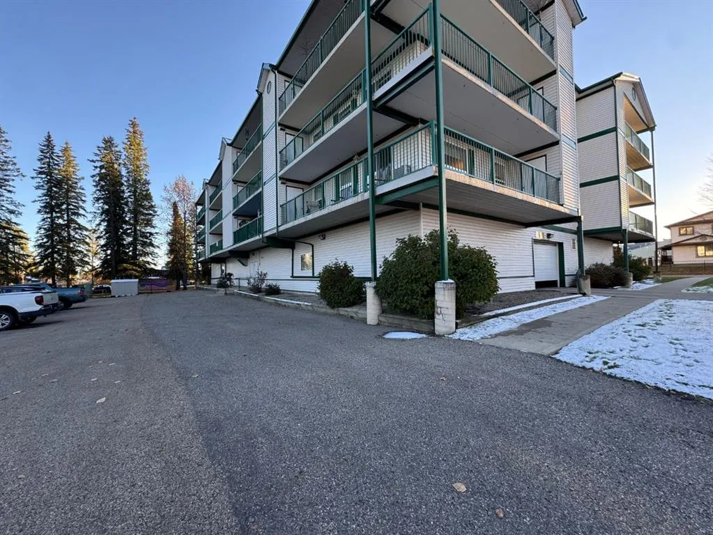 777 48 Street, #208