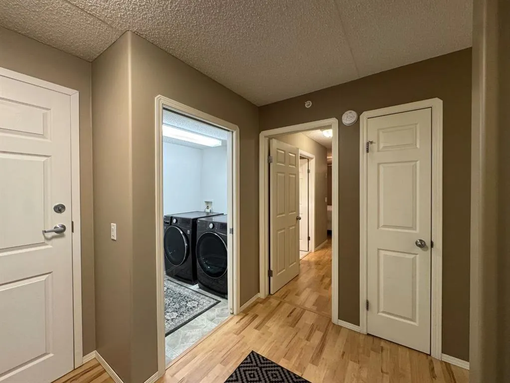 777 48 Street, #208