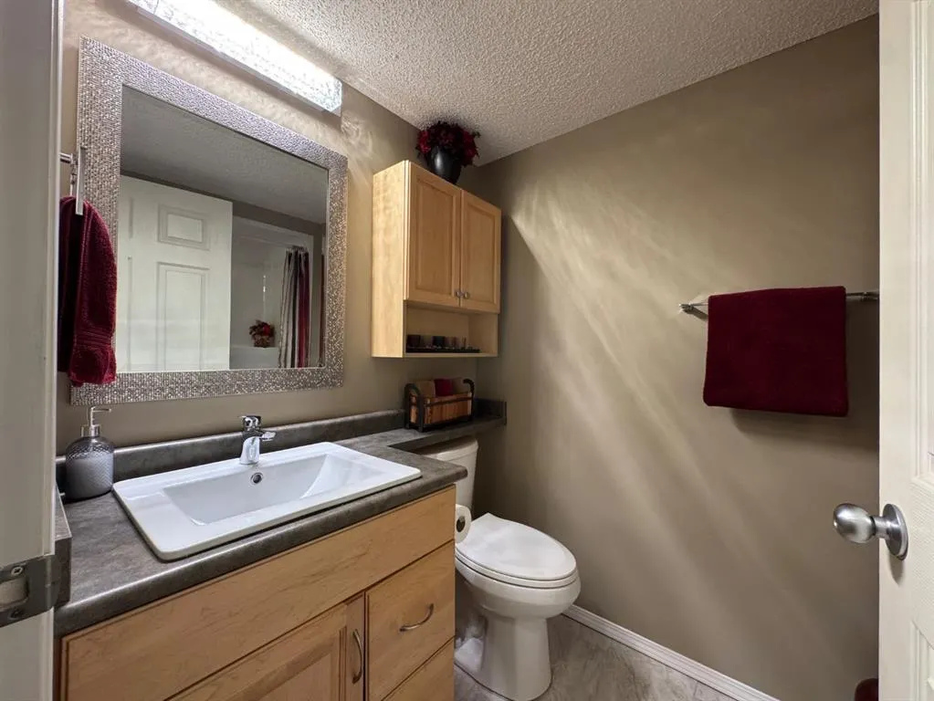 777 48 Street, #208